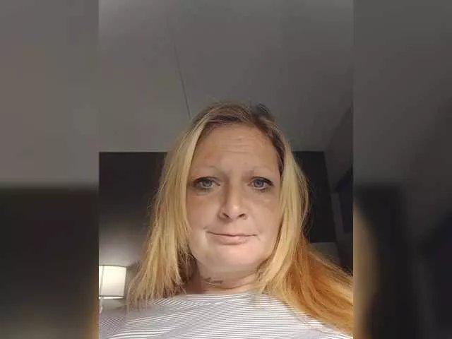 Offline Adelaideskyy on BongaCams