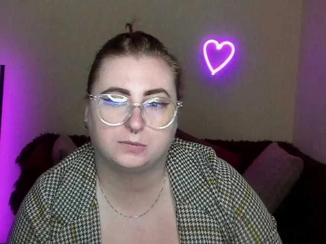 Freechat Aliciaredluv on BongaCams