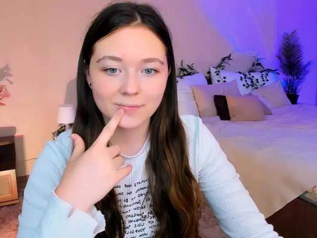 Offline AlluringLookk on BongaCams