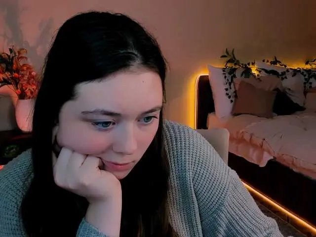 Offline AlluringLookk on BongaCams