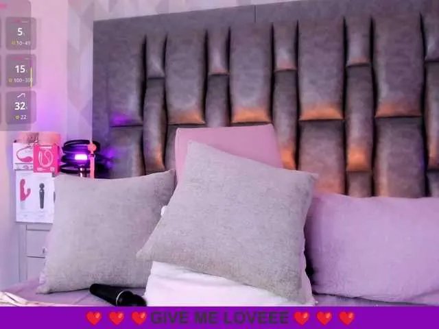 Offline BellaSaint on BongaCams