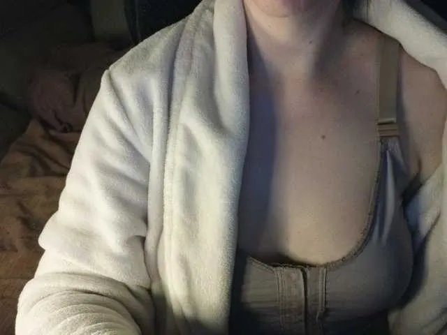 Offline CreamyWoman on BongaCams