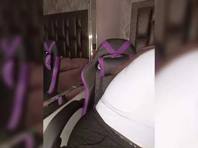 EinnyMure on BongaCams 