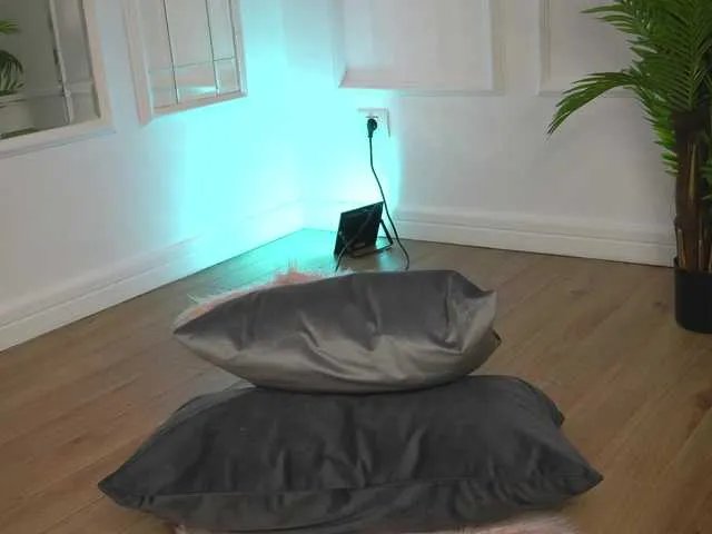 Offline ellacandy on BongaCams