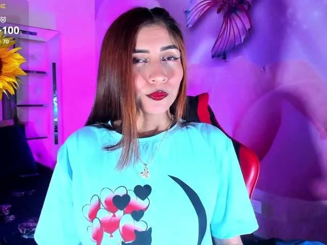 Offline emiliclark on BongaCams