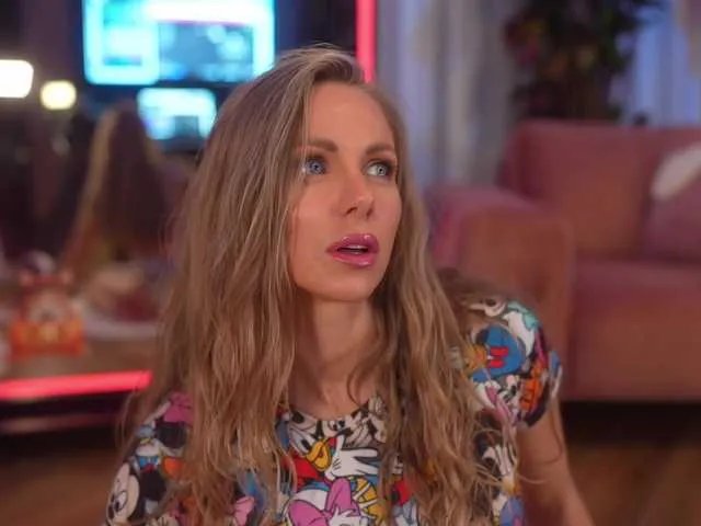 Offline EvaFashionista on BongaCams