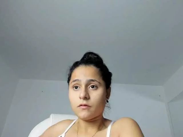 Offline Giselle-Roldan on BongaCams