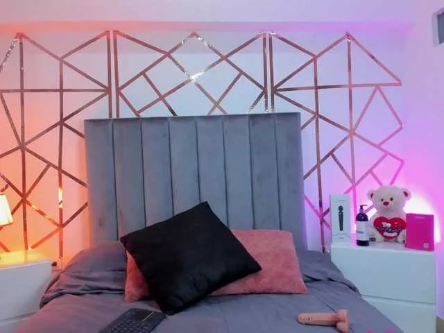 Offline Giselle-Roldan on BongaCams