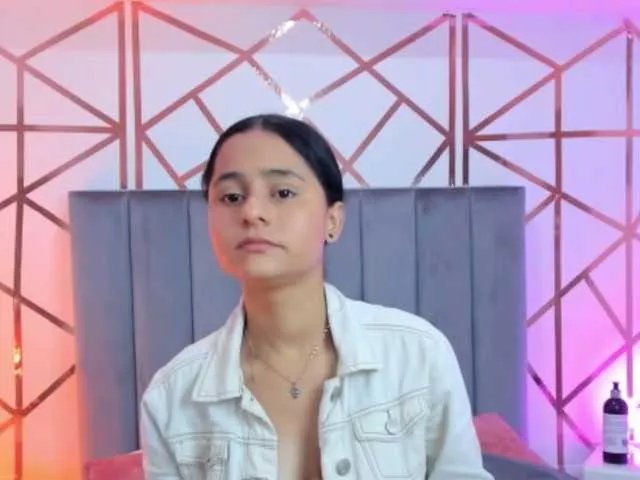 Offline Giselle-Roldan on BongaCams