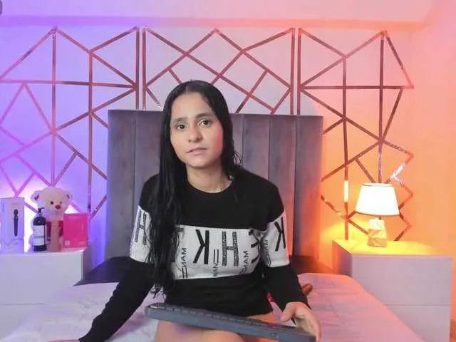 Offline Giselle-Roldan on BongaCams