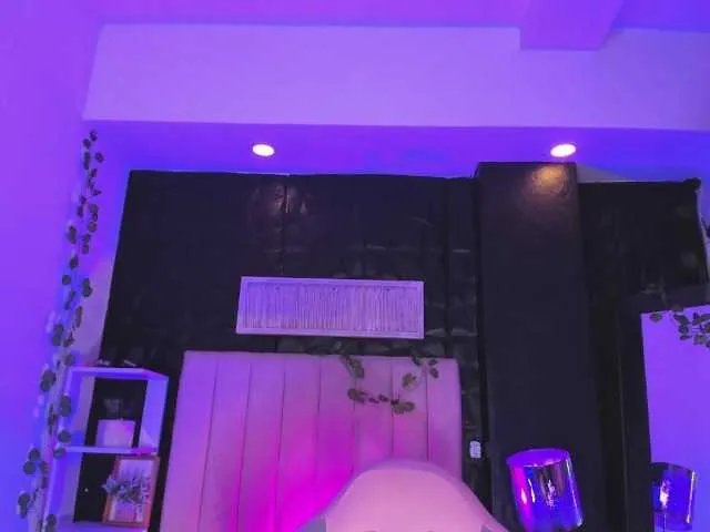 Offline hellenbunnyx on BongaCams