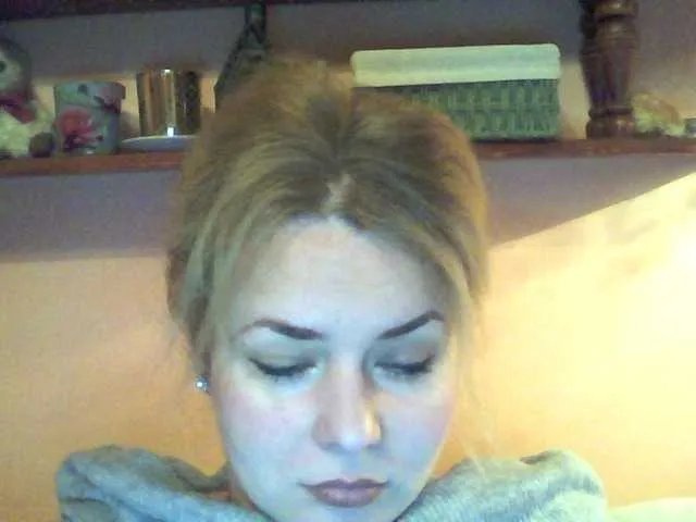 Offline HollyLaPretty on BongaCams