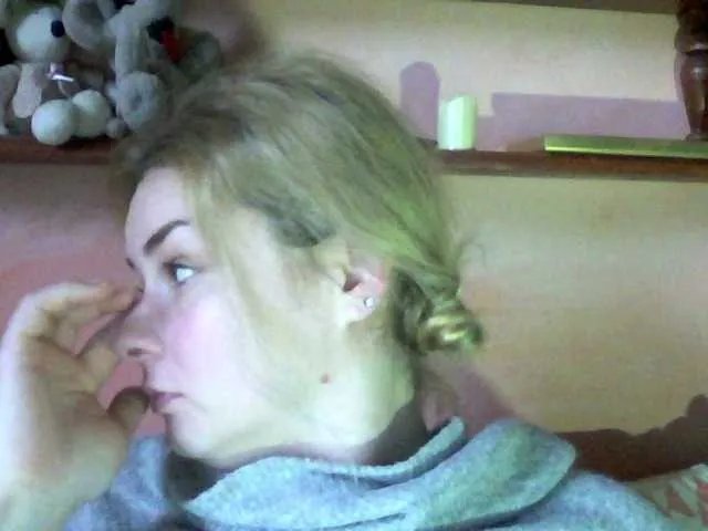 Offline HollyLaPretty on BongaCams