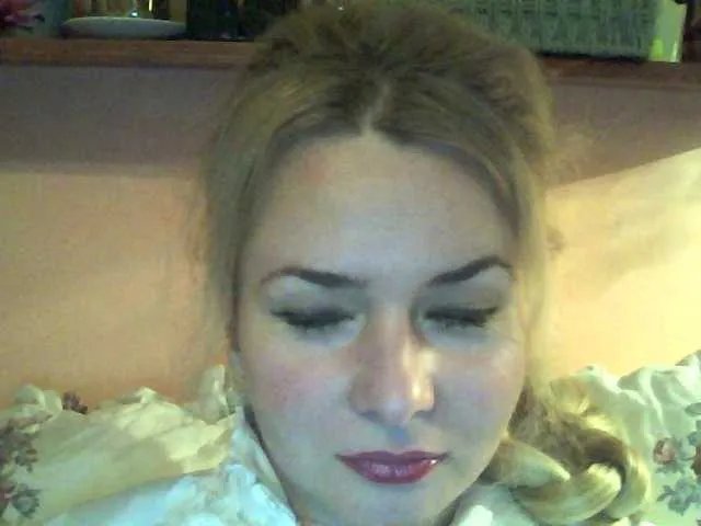 Offline HollyLaPretty on BongaCams
