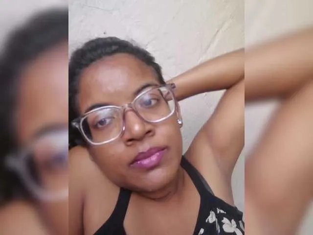 Offline IndianBeaut on BongaCams