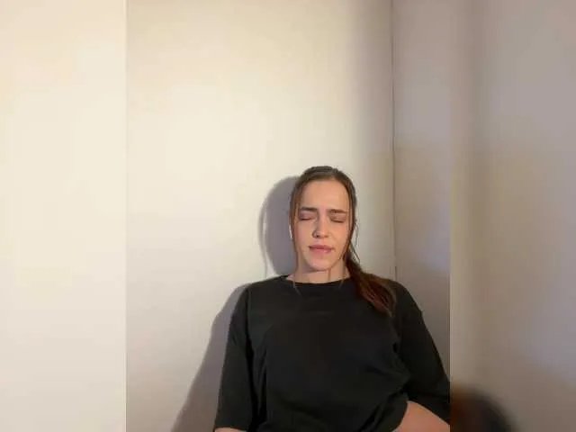 Offline Kendrali on BongaCams