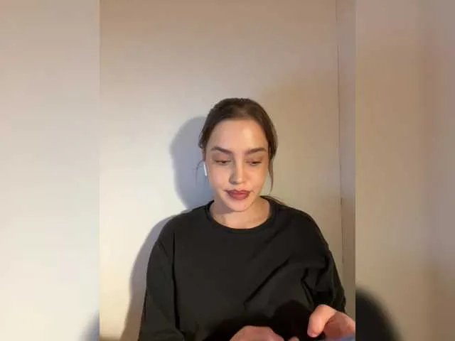 Offline Kendrali on BongaCams