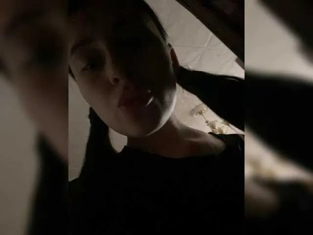 Offline KristinaScott on BongaCams