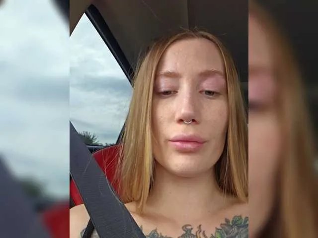 Offline lana-lana03 on BongaCams