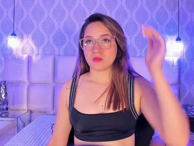 Freechat LeiahBlonde on BongaCams