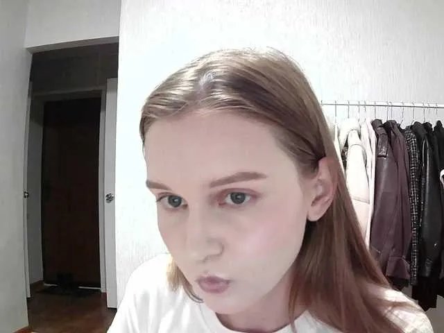 Lola-2 on BongaCams 