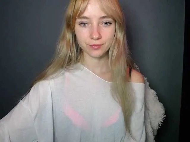 Offline LuciaLovely on BongaCams