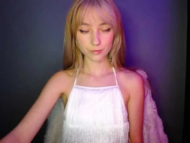 Offline LuciaLovely on BongaCams