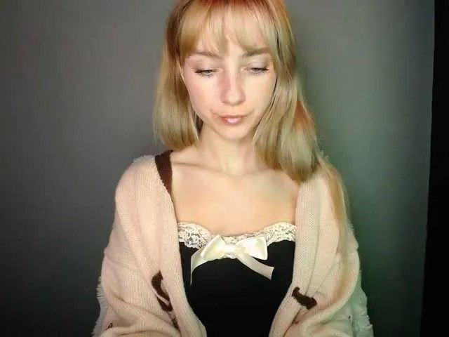 Offline LuciaLovely on BongaCams