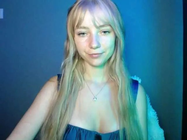 Offline LuciaLovely on BongaCams