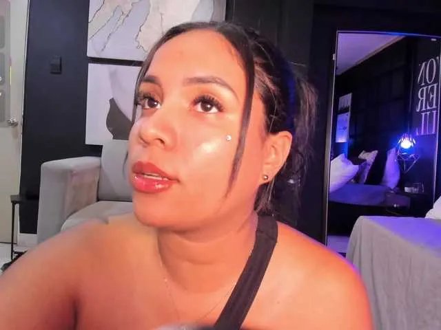 Offline MarianaaSantos on BongaCams