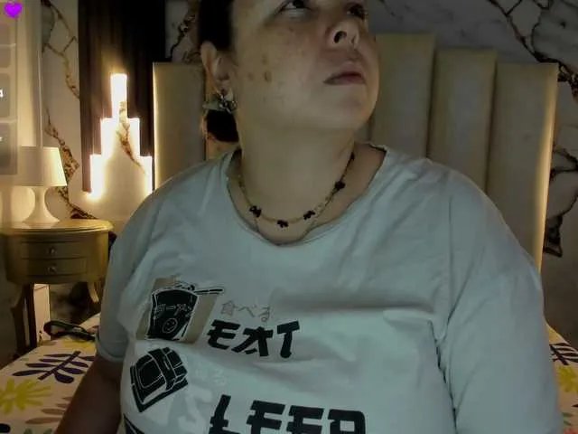 Freechat mollieblue69 on BongaCams