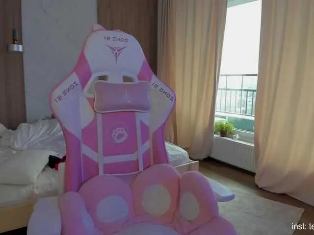 Offline Naomimif on BongaCams