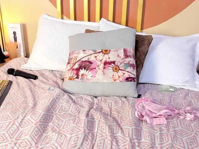 Freechat Nicole-Angels on BongaCams