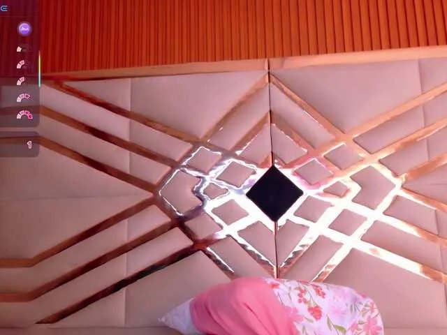 Freechat playfulcurvy on BongaCams