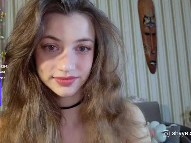 sarahsupershy on BongaCams 