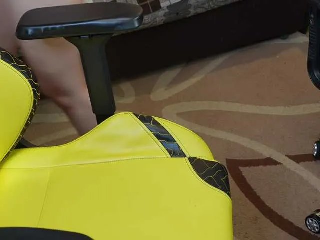 Offline sexlove12002 on BongaCams