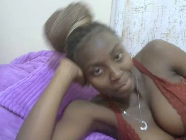 Freechat Sexythiny on BongaCams