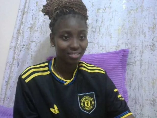 Freechat Sexythiny on BongaCams