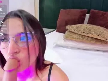 Freechat anniie_clarkson on Chaturbate