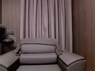 Freechat antoniovalentinidiamond on Chaturbate