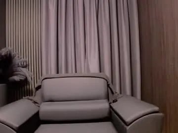 Freechat antoniovalentinidiamond on Chaturbate