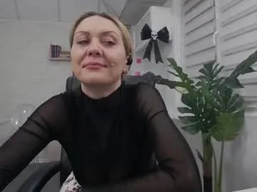 ellamilf on Chaturbate 