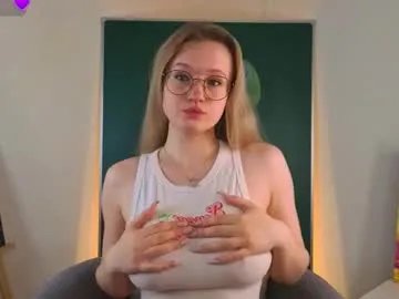 Freechat emilyhewell on Chaturbate