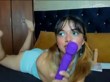 Freechat kittyzenn on Chaturbate