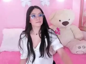 Freechat littlearii on Chaturbate