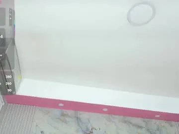 Freechat littleebonymommy on Chaturbate