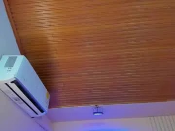 Freechat viiolett_lee on Chaturbate