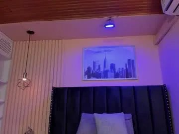 Freechat viiolett_lee on Chaturbate