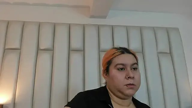 Freechat aandreaperez on StripChat