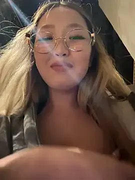 Freechat Aiko_Yumi on StripChat